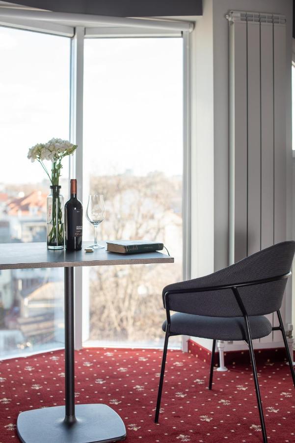 Thomas Albert Hotel Кишинёв Экстерьер фото